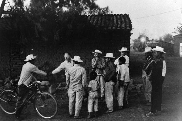 Cam with a group of Cakchiquel believers